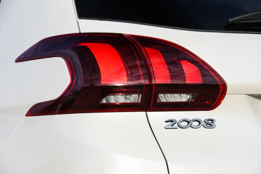 Детали экстерьера Peugeot 2008 GT Line 2017 года  (ZA) (фото 2 из 40)